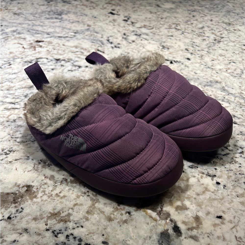 The North Face Tent mule Slipper with Fur size small 5-7